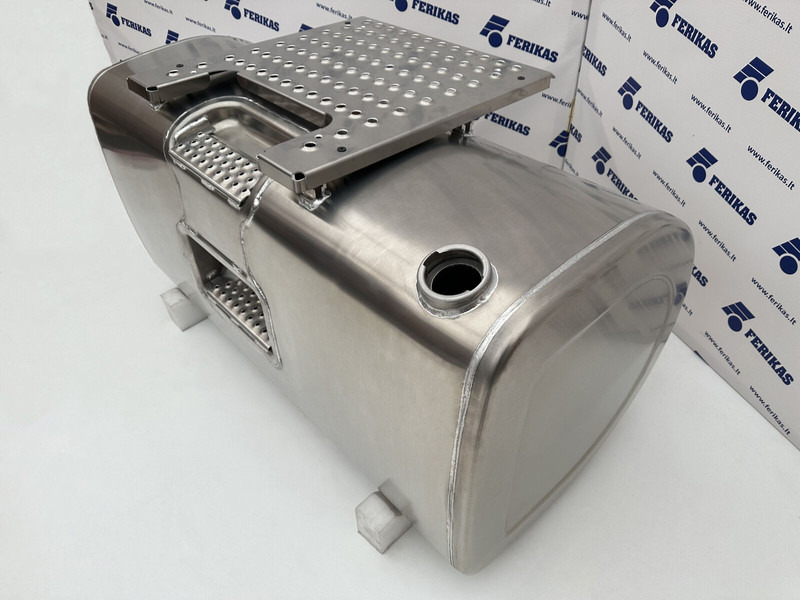 Volvo New aluminum fuel tank 550L - Serbatoio carburante per Camion: foto 2 Volvo New aluminum fuel tank 550L - Serbatoio carburante per Camion: foto 2