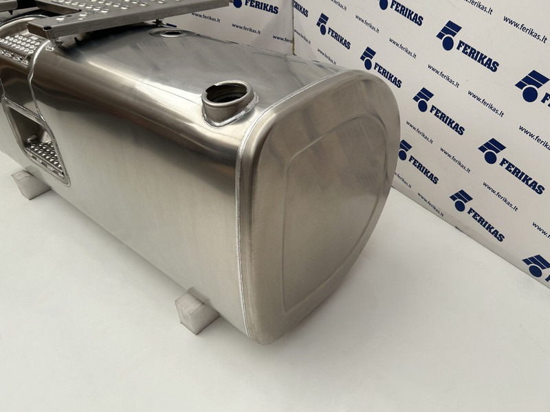 Volvo New aluminum fuel tank 700L - Serbatoio carburante per Camion: foto 3 Volvo New aluminum fuel tank 700L - Serbatoio carburante per Camion: foto 3
