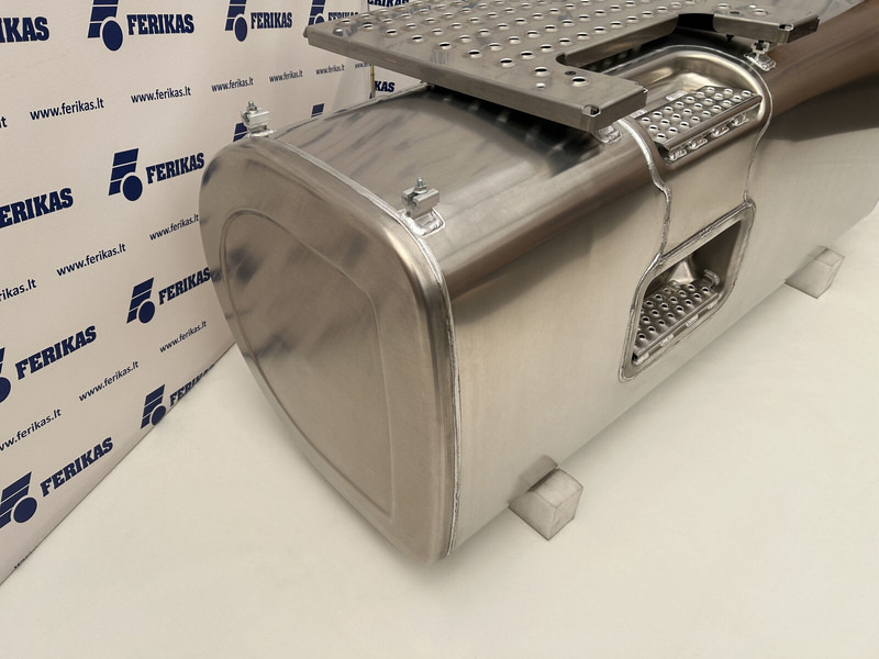 Volvo New aluminum fuel tank 700L - Serbatoio carburante per Camion: foto 2 Volvo New aluminum fuel tank 700L - Serbatoio carburante per Camion: foto 2