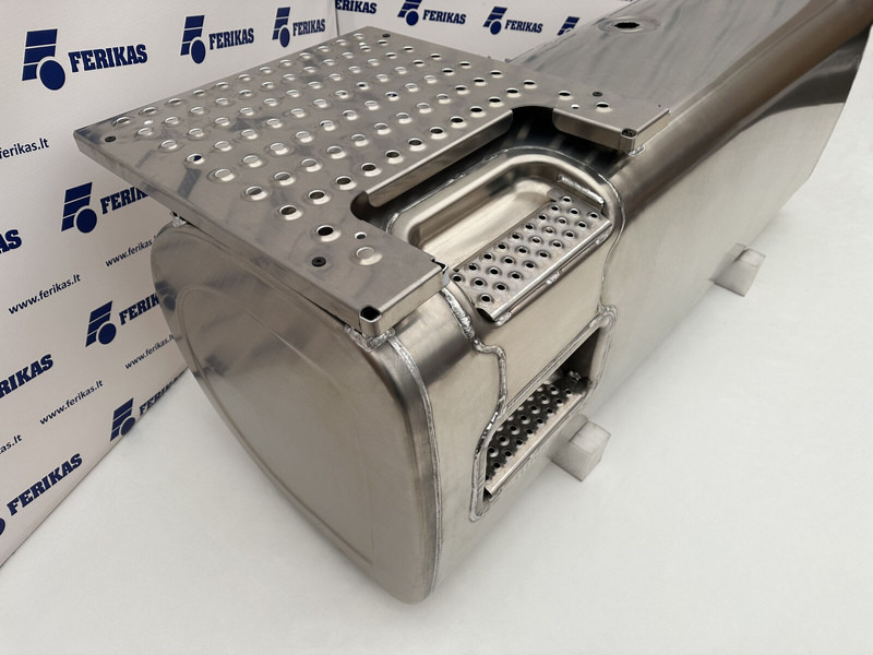 Volvo New aluminum fuel tank 770L - Serbatoio carburante per Camion: foto 3 Volvo New aluminum fuel tank 770L - Serbatoio carburante per Camion: foto 3