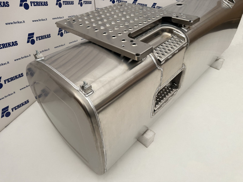 Volvo New aluminum fuel tank 870L - Serbatoio carburante per Camion: foto 3 Volvo New aluminum fuel tank 870L - Serbatoio carburante per Camion: foto 3