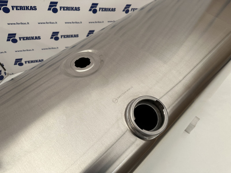 Volvo New aluminum fuel tank 900L - Serbatoio carburante per Camion: foto 4 Volvo New aluminum fuel tank 900L - Serbatoio carburante per Camion: foto 4