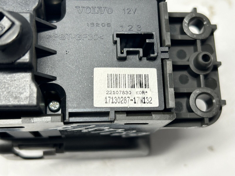 Volvo parking brake switch - Cabina e interni per Camion: foto 3 Volvo parking brake switch - Cabina e interni per Camion: foto 3