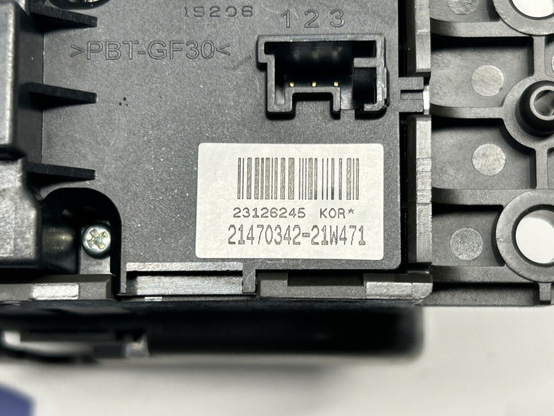 Volvo parking brake switch - Cabina e interni per Camion: foto 3 Volvo parking brake switch - Cabina e interni per Camion: foto 3