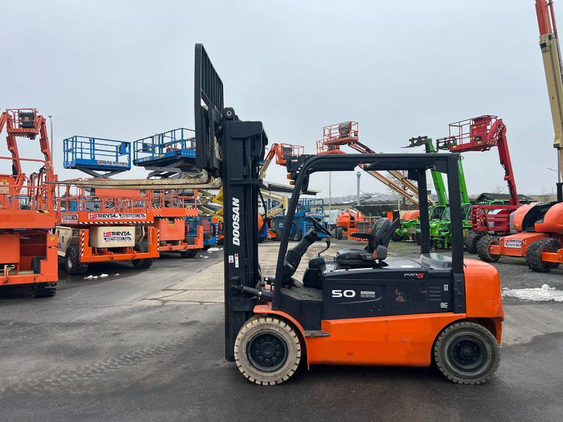 Carrello elevatore elettrico Doosan B50X5 5T 6m Triplex non-marking (1840): foto 12