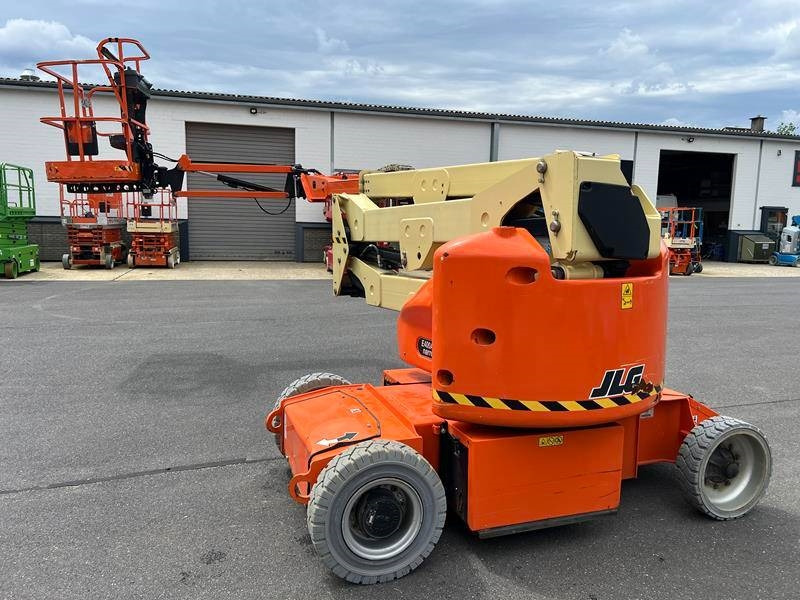 Piattaforma articolata JLG E400AJPN elektro 14m (1779): foto 15 Piattaforma articolata JLG E400AJPN elektro 14m (1779): foto 15