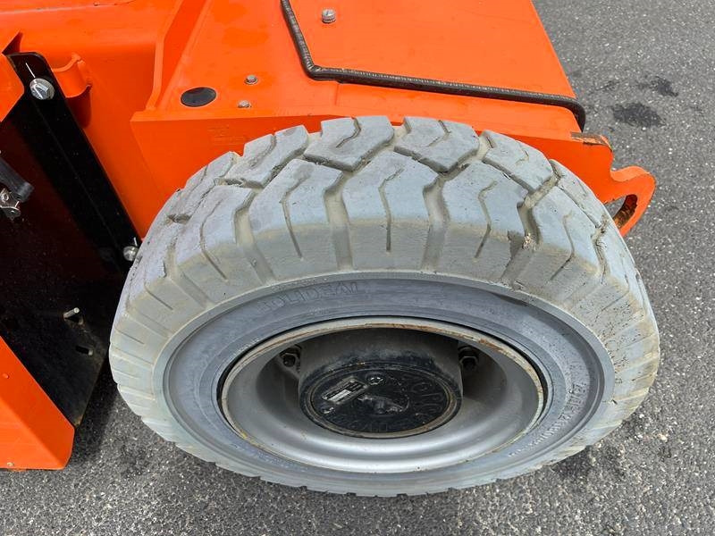 Piattaforma articolata JLG E400AJPN elektro 14m (1779): foto 16 Piattaforma articolata JLG E400AJPN elektro 14m (1779): foto 16