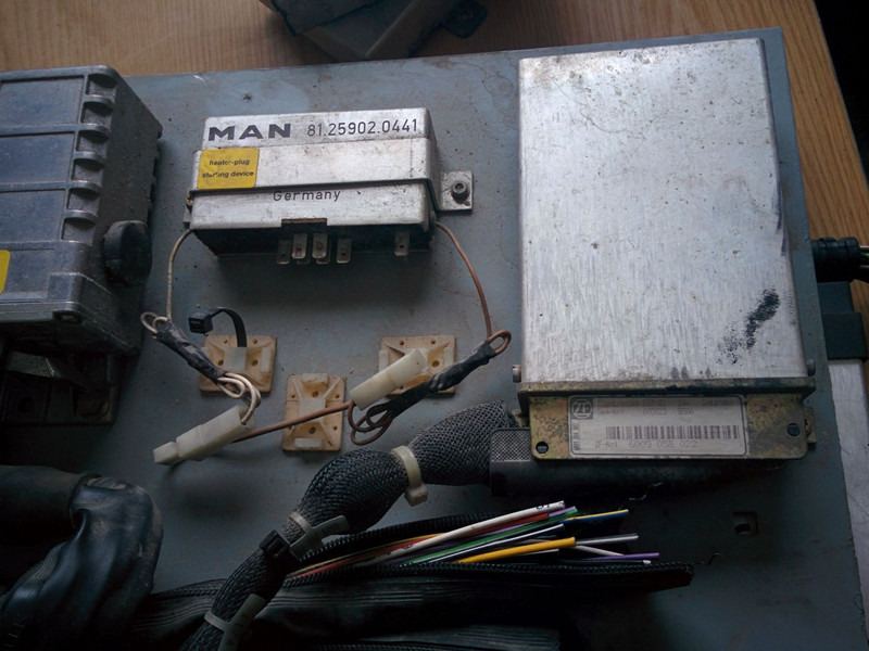 MAN ABS 0265150315 . 0206000008 - ECU: foto 2 MAN ABS 0265150315 . 0206000008 - ECU: foto 2