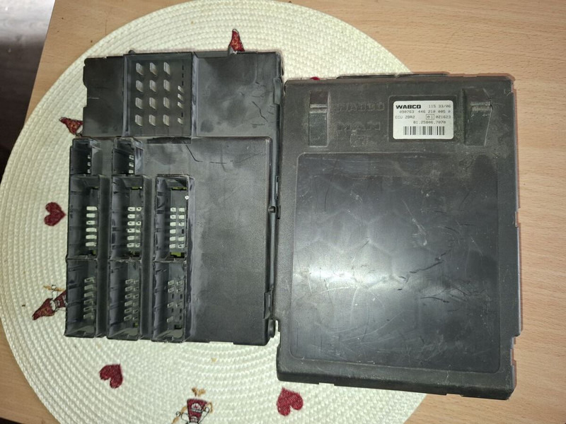 MAN WABCO ECU ZBR2 / 81.25806.7096. - ECU: foto 1 MAN WABCO ECU ZBR2 / 81.25806.7096. - ECU: foto 1