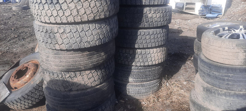 Michelin 295*80R22.5 255*70 \ 275*70* 265\70R19.5 - Pneumatico per Camion: foto 4 Michelin 295*80R22.5 255*70 \ 275*70* 265\70R19.5 - Pneumatico per Camion: foto 4