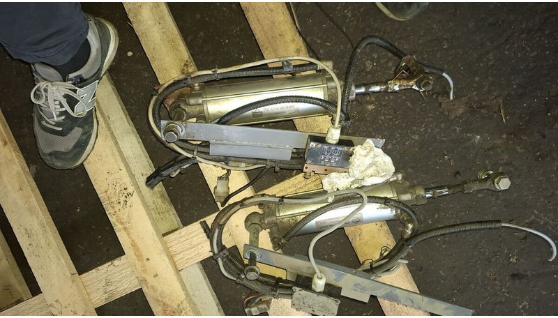 Neoplan BODE цилиндр закрытия - Cilindro idraulico: foto 1 Neoplan BODE цилиндр закрытия - Cilindro idraulico: foto 1