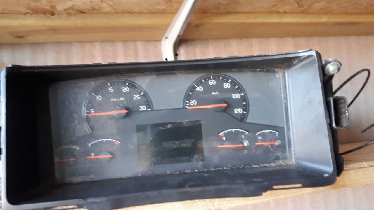 Cruscotto per Autobus Volvo 70361832-1 . 70361831. 70329201-2 .22205475-P03. 70392912-P01/   Volvo B7 . B9. B12 . FH. Scania: foto 18