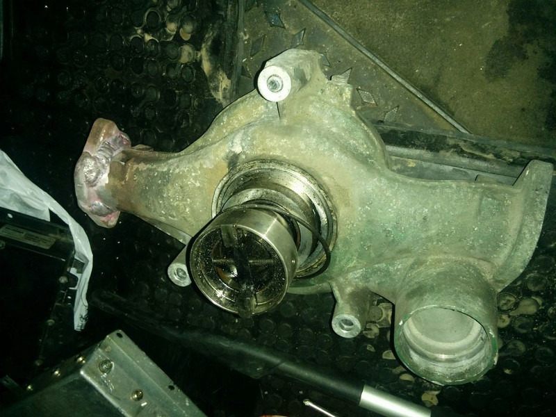 Volvo B 12 9700 . FM/FH - Pompa del liquido di raffreddamento: foto 4 Volvo B 12 9700 . FM/FH - Pompa del liquido di raffreddamento: foto 4