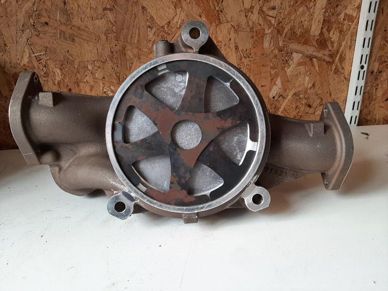 Volvo - Pompa del liquido di raffreddamento: foto 2 Volvo - Pompa del liquido di raffreddamento: foto 2