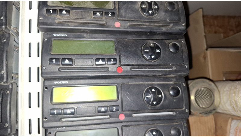 Volvo Video system x-dmr 8 R8 Compact RJ45 - Sistema elettrico: foto 2 Volvo Video system x-dmr 8 R8 Compact RJ45 - Sistema elettrico: foto 2