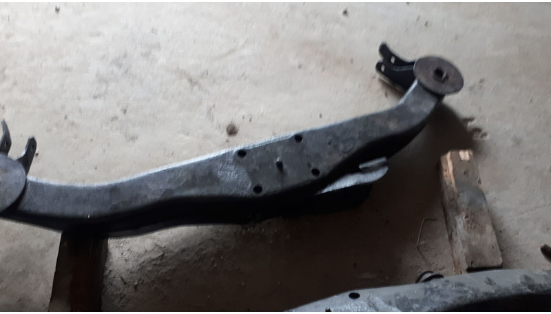 Volvo кронштейн заднего моста мерседес - Sospensione a balestra: foto 2 Volvo кронштейн заднего моста мерседес - Sospensione a balestra: foto 2