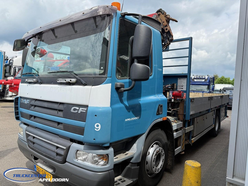 DAF CF 75.310 Manuel, Steel springs, HMF 1560 K3 - Autocarro con pianale/ Cassone fisso, Camion con gru: foto 3 DAF CF 75.310 Manuel, Steel springs, HMF 1560 K3 - Autocarro con pianale/ Cassone fisso, Camion con gru: foto 3