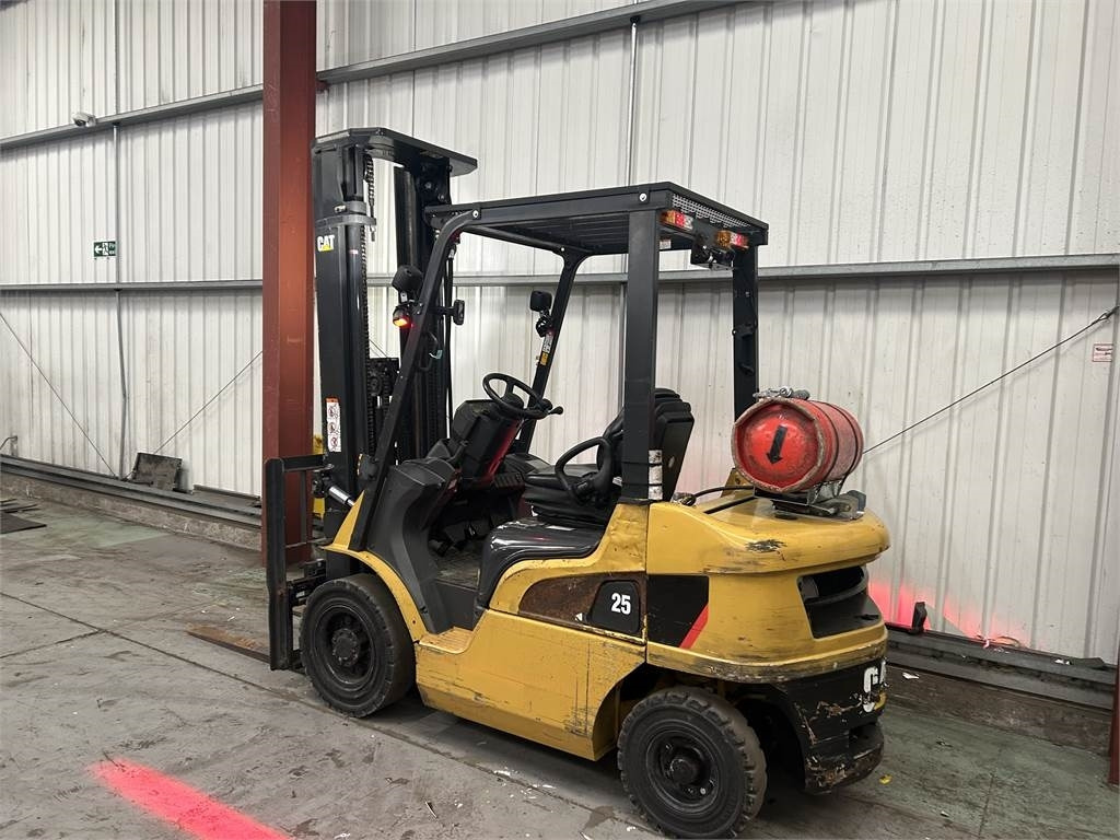 CAT GP25NT - Carrello elevatore a gas: foto 3 CAT GP25NT - Carrello elevatore a gas: foto 3