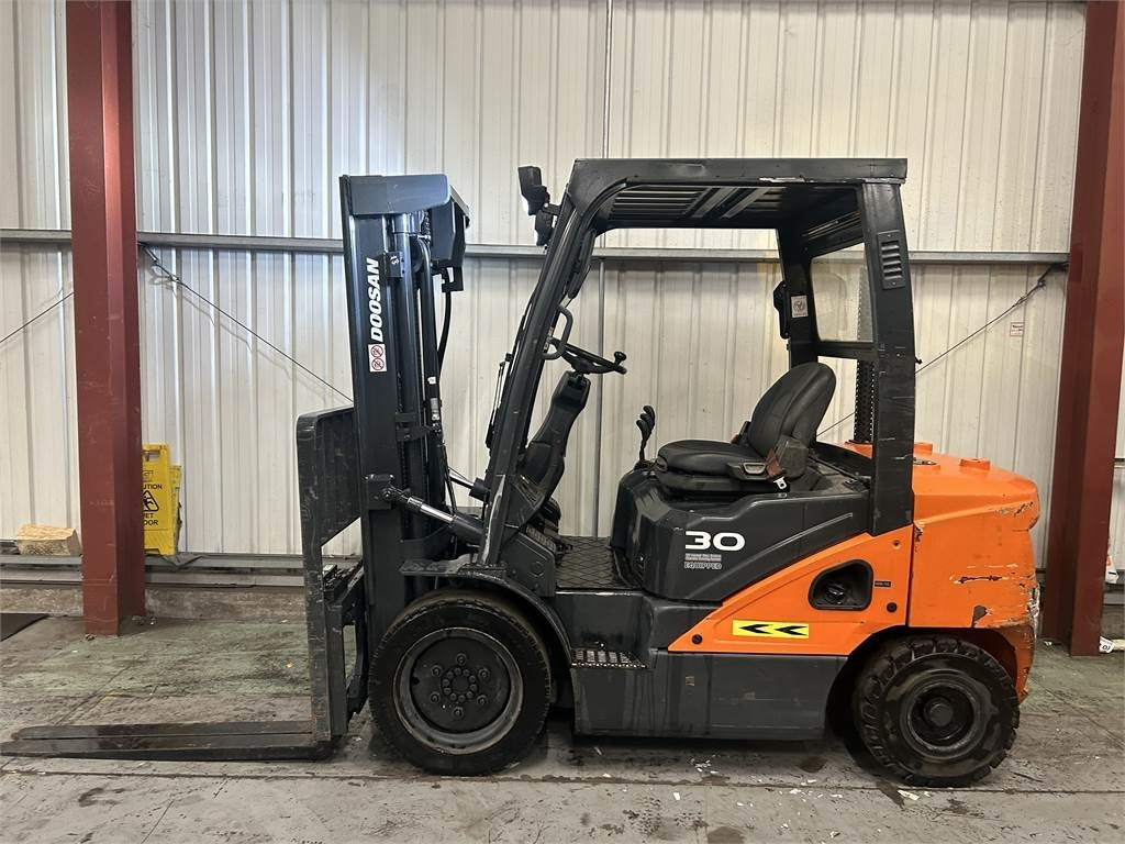 Doosan D30S-5 - Carrello elevatore diesel: foto 1 Doosan D30S-5 - Carrello elevatore diesel: foto 1