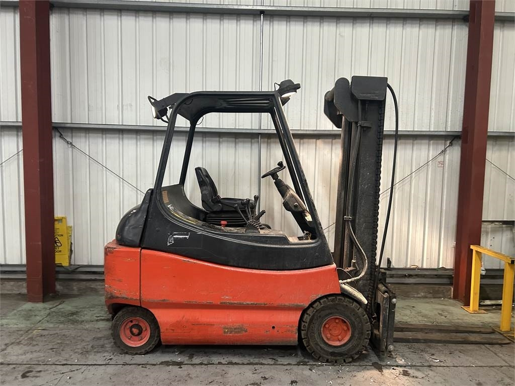 Linde E30-02 - Carrello elevatore elettrico: foto 5 Linde E30-02 - Carrello elevatore elettrico: foto 5