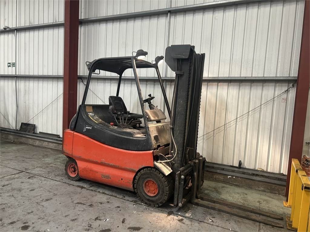Linde E30-02 - Carrello elevatore elettrico: foto 4 Linde E30-02 - Carrello elevatore elettrico: foto 4