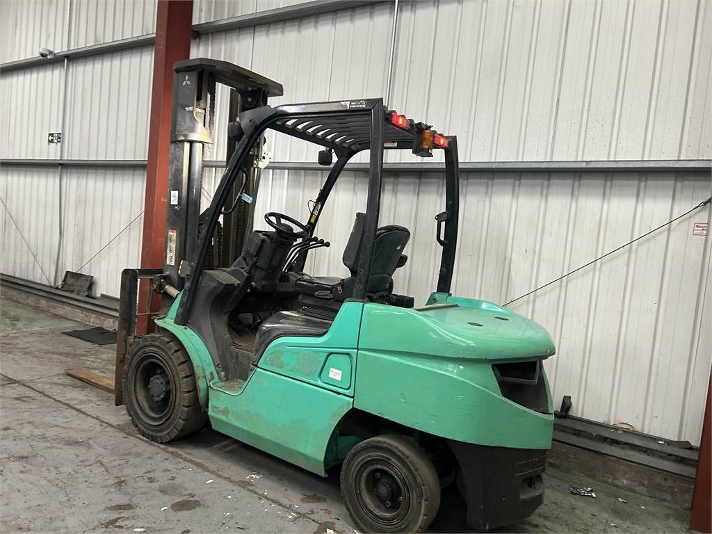 Mitsubishi FD35NT - Carrello elevatore diesel: foto 3 Mitsubishi FD35NT - Carrello elevatore diesel: foto 3