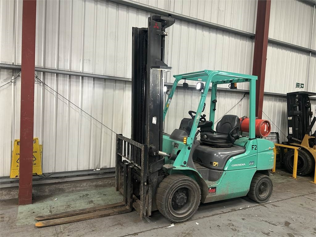 Mitsubishi FG30NT - Carrello elevatore a gas: foto 2 Mitsubishi FG30NT - Carrello elevatore a gas: foto 2