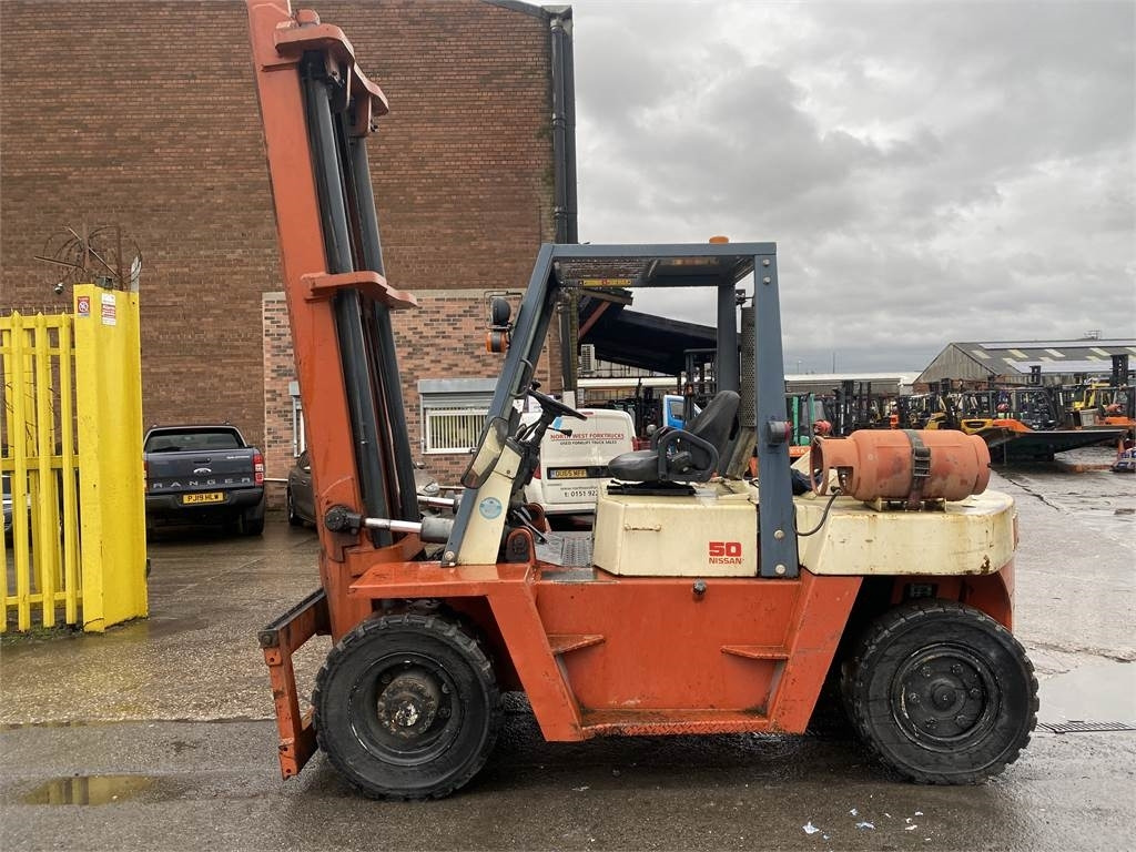 Nissan BF05H50U - Carrello elevatore diesel: foto 1 Nissan BF05H50U - Carrello elevatore diesel: foto 1