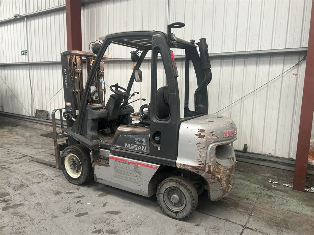 Nissan Y1D2A25Q - Carrello elevatore diesel: foto 3 Nissan Y1D2A25Q - Carrello elevatore diesel: foto 3