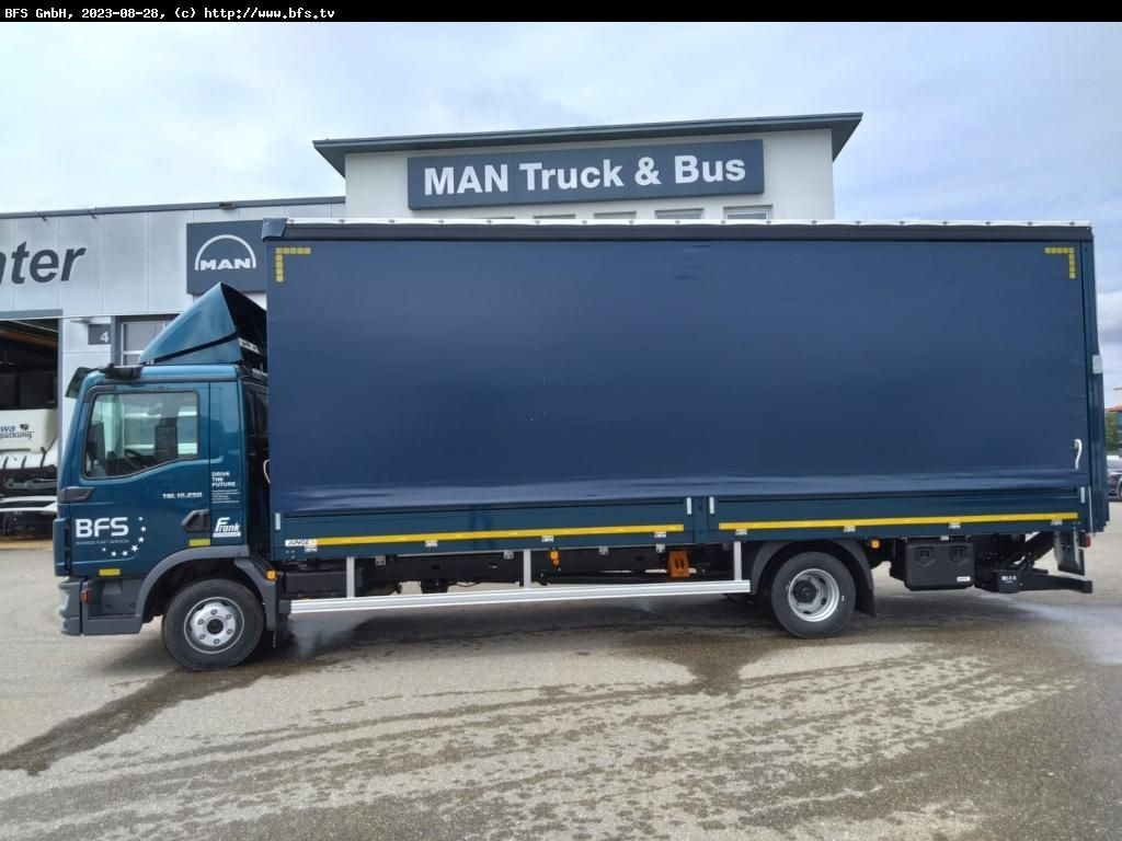 MAN TGL (TG3) 12.250 4x2 BL CH Plane und Spiegel, LB - Camion centinato: foto 3 MAN TGL (TG3) 12.250 4x2 BL CH Plane und Spiegel, LB - Camion centinato: foto 3