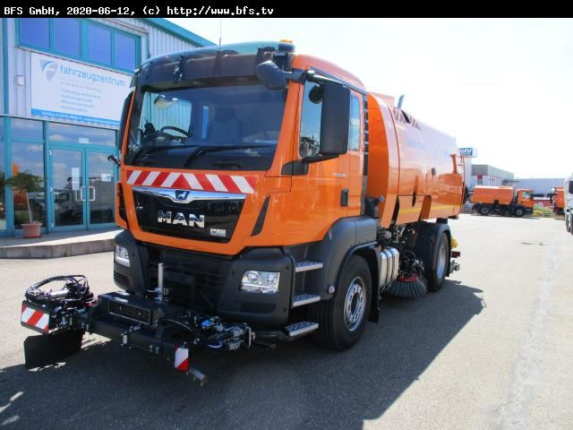 MAN TGS 18.400 4X2 BL Bucher OF 8000 RS Drehjet beid - Spazzatrice stradale: foto 1 MAN TGS 18.400 4X2 BL Bucher OF 8000 RS Drehjet beid - Spazzatrice stradale: foto 1