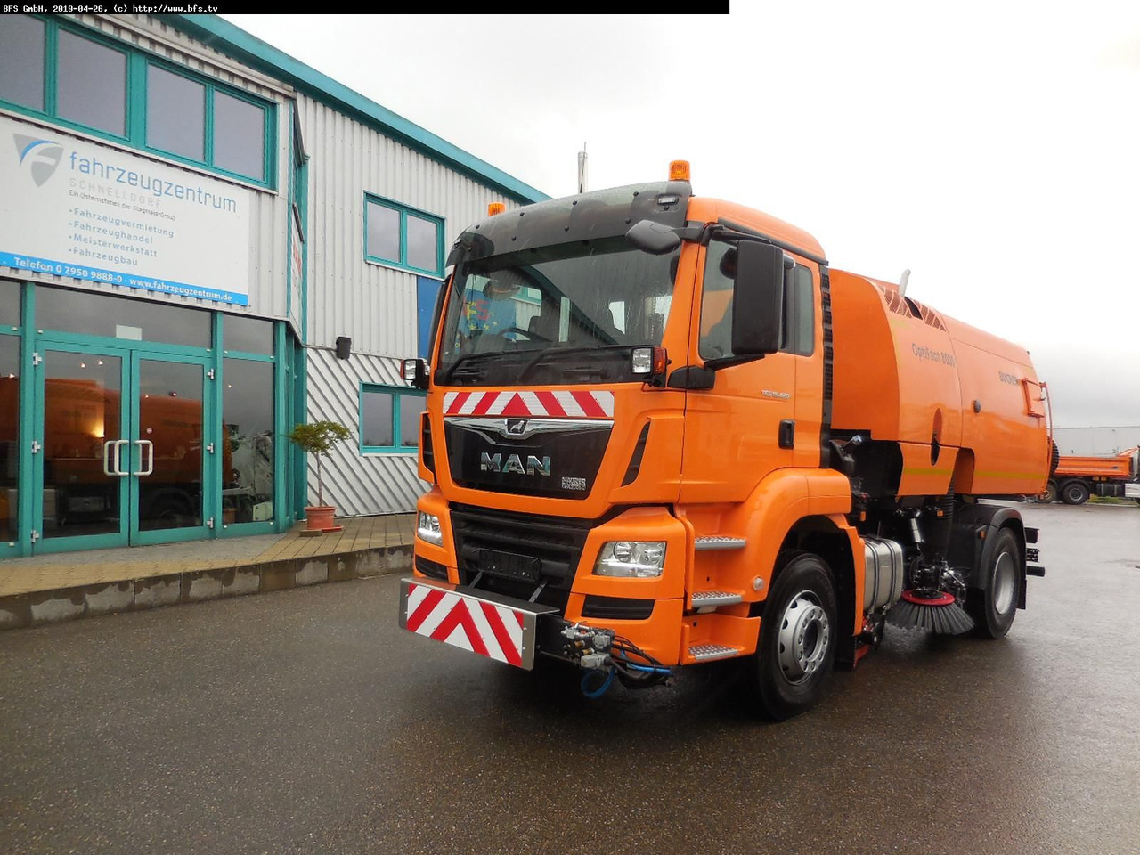 MAN TGS 18.420 4X2 BL Bucher OF 8000 TWIN beidseitig - Spazzatrice stradale: foto 1 MAN TGS 18.420 4X2 BL Bucher OF 8000 TWIN beidseitig - Spazzatrice stradale: foto 1