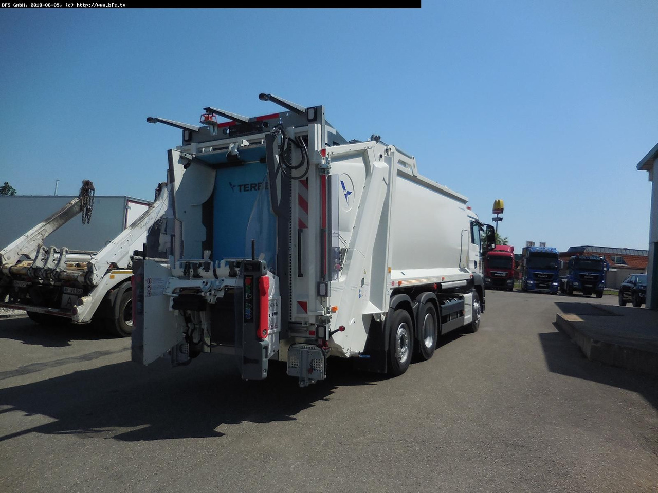 MAN TGS 28.320 6x2-4 BL HS HL Olympus 21 - Omni-DEKA - Camion immondizia: foto 2 MAN TGS 28.320 6x2-4 BL HS HL Olympus 21 - Omni-DEKA - Camion immondizia: foto 2