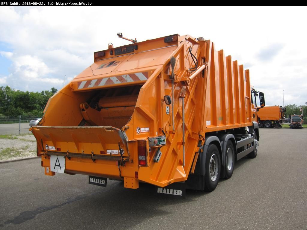 MAN TGS 28.320 6x2-4 BL Sperrmüll Haller M21 x1 C oh - Camion immondizia: foto 2 MAN TGS 28.320 6x2-4 BL Sperrmüll Haller M21 x1 C oh - Camion immondizia: foto 2
