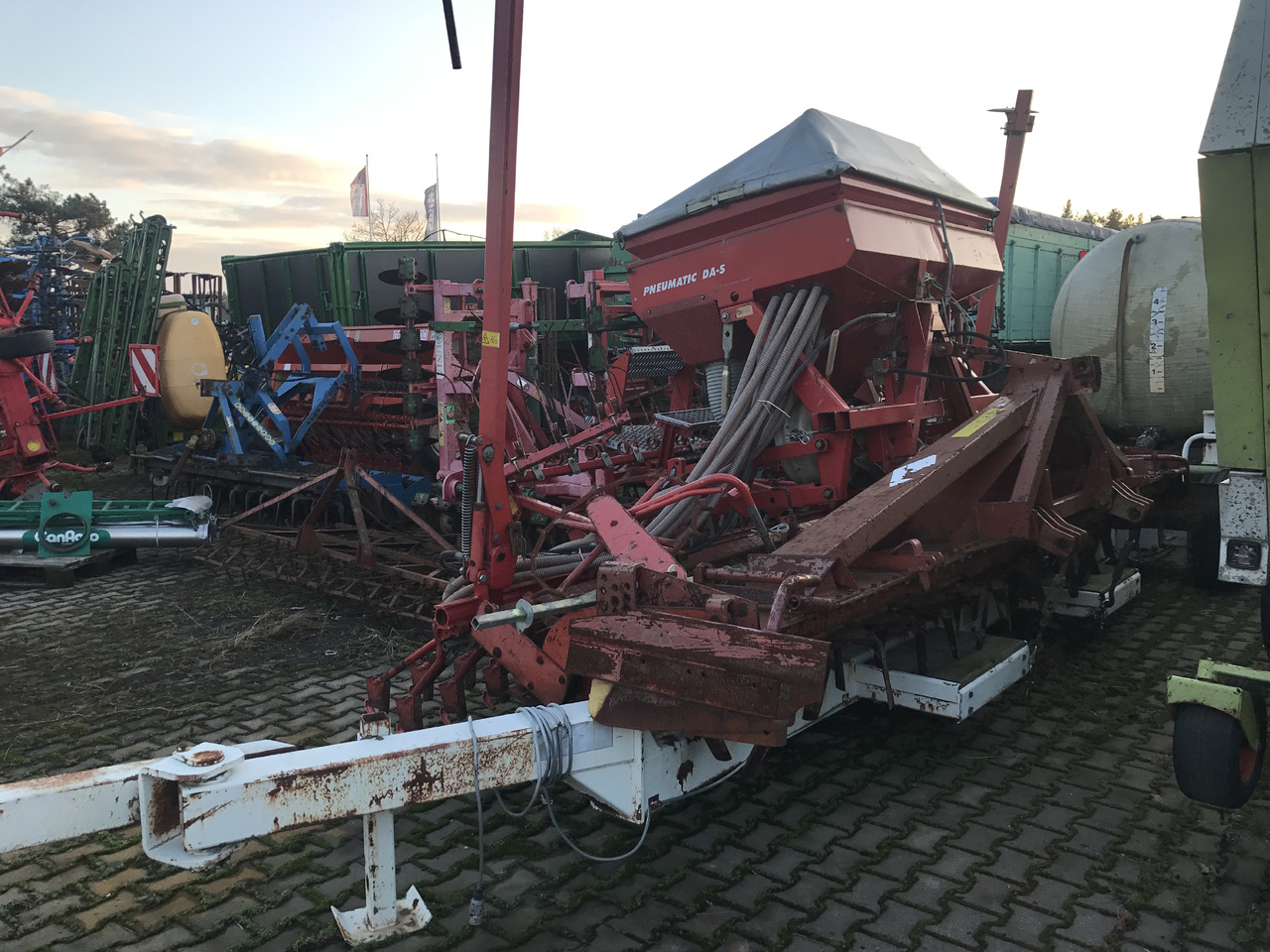 Kverneland ACCORD Pneumatic DA-S KUHN + Kuhn 4.50m - Seminatrice combinata: foto 1 Kverneland ACCORD Pneumatic DA-S KUHN + Kuhn 4.50m - Seminatrice combinata: foto 1