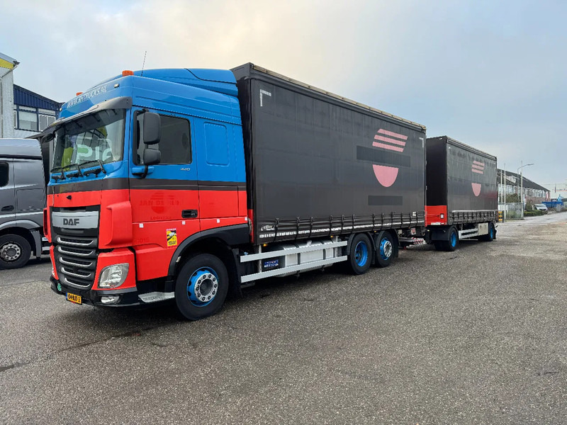 DAF XF 440 6X2 EURO 6 + HERTOGHS HANGER 2X BPW AXLE DHOLLANDIA 3000 KG - Camion centinato: foto 1 DAF XF 440 6X2 EURO 6 + HERTOGHS HANGER 2X BPW AXLE DHOLLANDIA 3000 KG - Camion centinato: foto 1