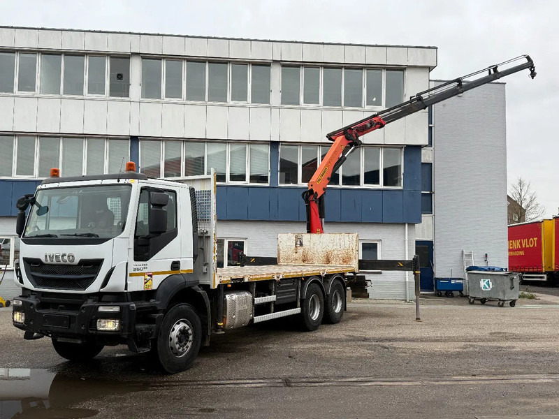 Iveco Trakker 360 6X4 EURO 6 + PALFINGER PK20001K + REMOTE CONTROL - Camion con gru: foto 2 Iveco Trakker 360 6X4 EURO 6 + PALFINGER PK20001K + REMOTE CONTROL - Camion con gru: foto 2