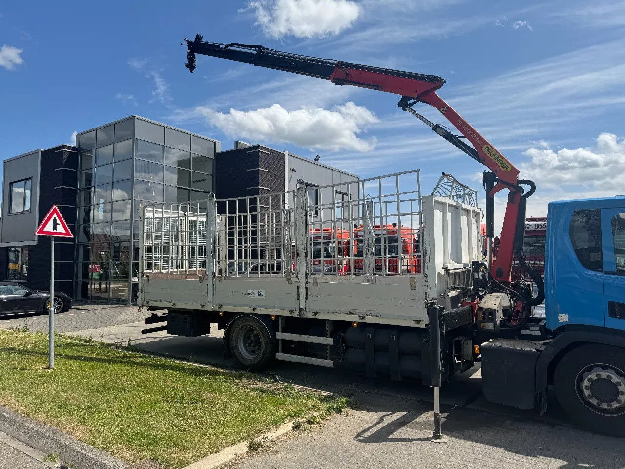 Scania P280 4X2 EURO 6 PALFINGER PK12002 + REMOTE CONTR - Autocarro con pianale/ Cassone fisso, Camion con gru: foto 4 Scania P280 4X2 EURO 6 PALFINGER PK12002 + REMOTE CONTR - Autocarro con pianale/ Cassone fisso, Camion con gru: foto 4
