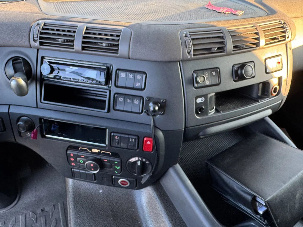 Trattore stradale DAF CF 410 4X2 STANDARD EURO 6 FRIDGE: foto 10
