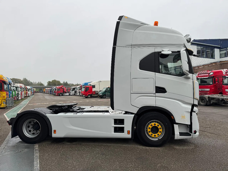 Iveco S-WAY 460 4X2 EURO 6 SKIRTS DOUBLE TANK - Trattore stradale: foto 4 Iveco S-WAY 460 4X2 EURO 6 SKIRTS DOUBLE TANK - Trattore stradale: foto 4