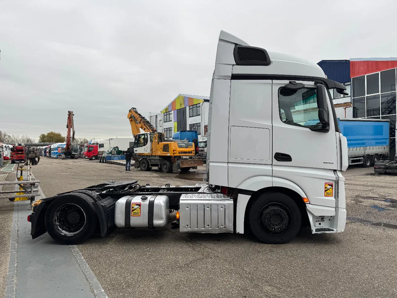 Mercedes-Benz Actros 1842 4X2 EURO 6 MEGA DOUBLE TANK - Trattore stradale: foto 4 Mercedes-Benz Actros 1842 4X2 EURO 6 MEGA DOUBLE TANK - Trattore stradale: foto 4