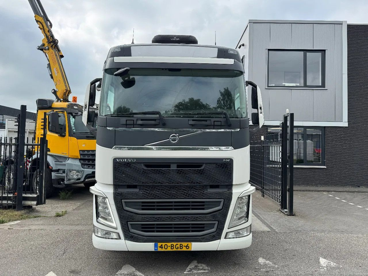 Volvo FH 460 4X2 EURO 6 SKIRTS SPOILERS HYDRAULIC - Trattore stradale: foto 2 Volvo FH 460 4X2 EURO 6 SKIRTS SPOILERS HYDRAULIC - Trattore stradale: foto 2