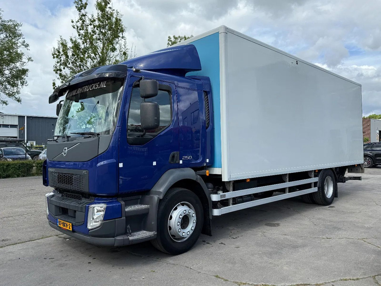 Volvo FL 250 18 TON - ONLY 169.291 KM + DHOLLANDIA LIF - Autocarro furgonato: foto 1 Volvo FL 250 18 TON - ONLY 169.291 KM + DHOLLANDIA LIF - Autocarro furgonato: foto 1