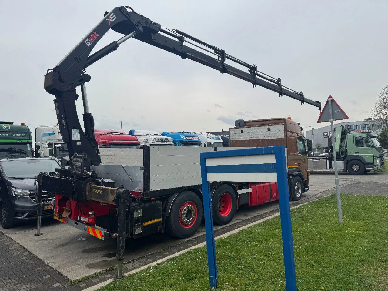 Volvo FM 500 6X2 EURO 5 HIAB 211 EP5 + REMOTE CONTROL - Camion con gru: foto 4 Volvo FM 500 6X2 EURO 5 HIAB 211 EP5 + REMOTE CONTROL - Camion con gru: foto 4