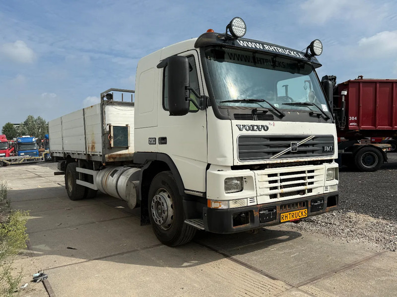 Volvo FM 7.290 4X2 - EURO 2 + MANUAL GEARBOX - Autocarro con pianale/ Cassone fisso: foto 3 Volvo FM 7.290 4X2 - EURO 2 + MANUAL GEARBOX - Autocarro con pianale/ Cassone fisso: foto 3