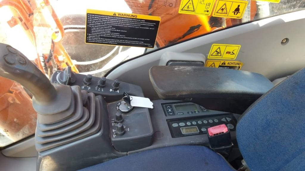 HITACHI ZX 210LC - Escavatore cingolato: foto 5 HITACHI ZX 210LC - Escavatore cingolato: foto 5