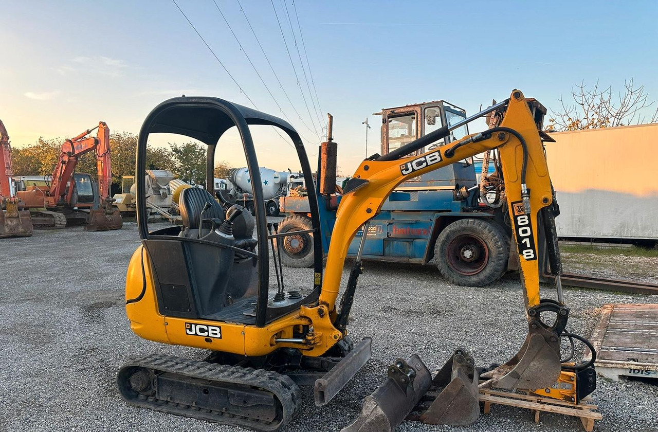 Mini escavatore Jcb 18 quintali - Miniescavatore: foto 5 Mini escavatore Jcb 18 quintali - Miniescavatore: foto 5