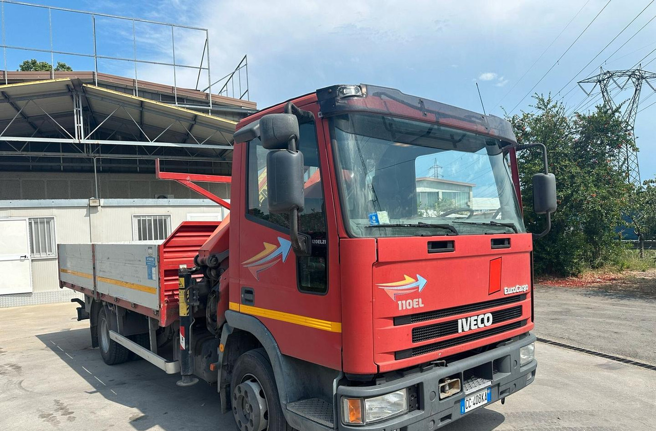 Motrice Iveco con la gru - Autocarro con pianale/ Cassone fisso, Camion con gru: foto 1 Motrice Iveco con la gru - Autocarro con pianale/ Cassone fisso, Camion con gru: foto 1