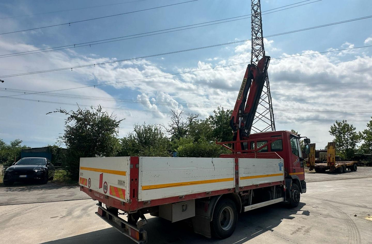 Motrice Iveco con la gru - Autocarro con pianale/ Cassone fisso, Camion con gru: foto 4 Motrice Iveco con la gru - Autocarro con pianale/ Cassone fisso, Camion con gru: foto 4