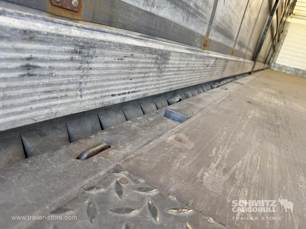 SCHMITZ Curtainsider Standard - Semirimorchio centinato: foto 3 SCHMITZ Curtainsider Standard - Semirimorchio centinato: foto 3
